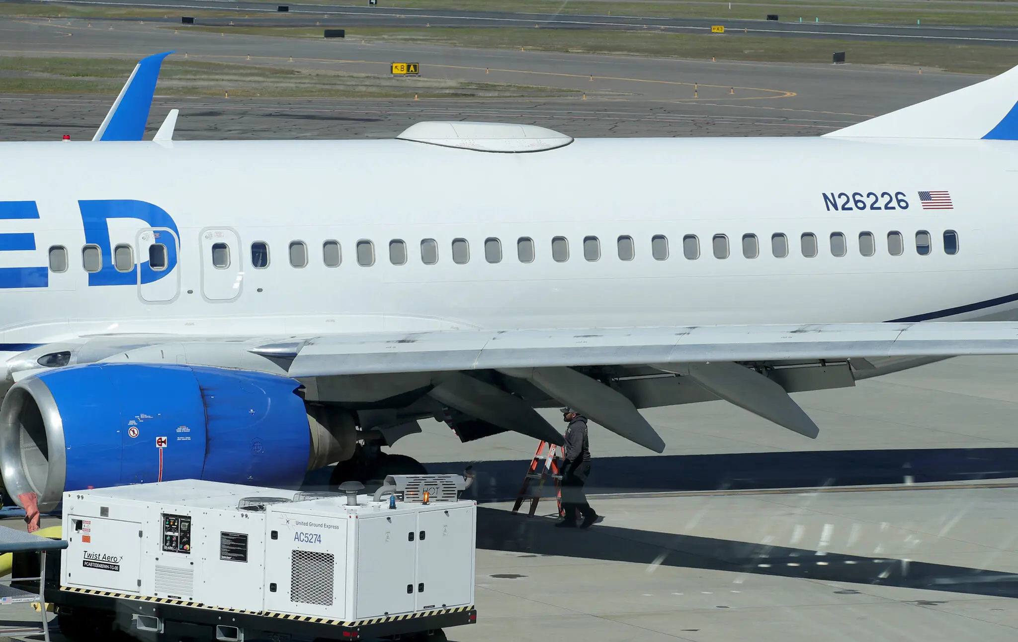 United Airlines flight arrives in Oregon missing external panel